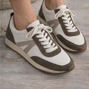 MIA Fashion Retro Runner Sneakers White Brown Taupe Size 6